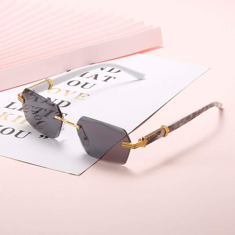 CarltonFrames™